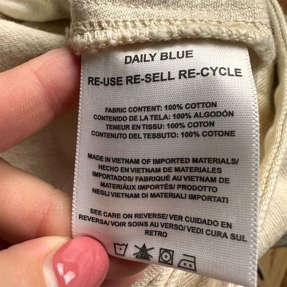 NWT Daily Blue Women’s Ira Denim Bomber Jacket Button Closure Size S Casual Fall - Picture 9 of 10